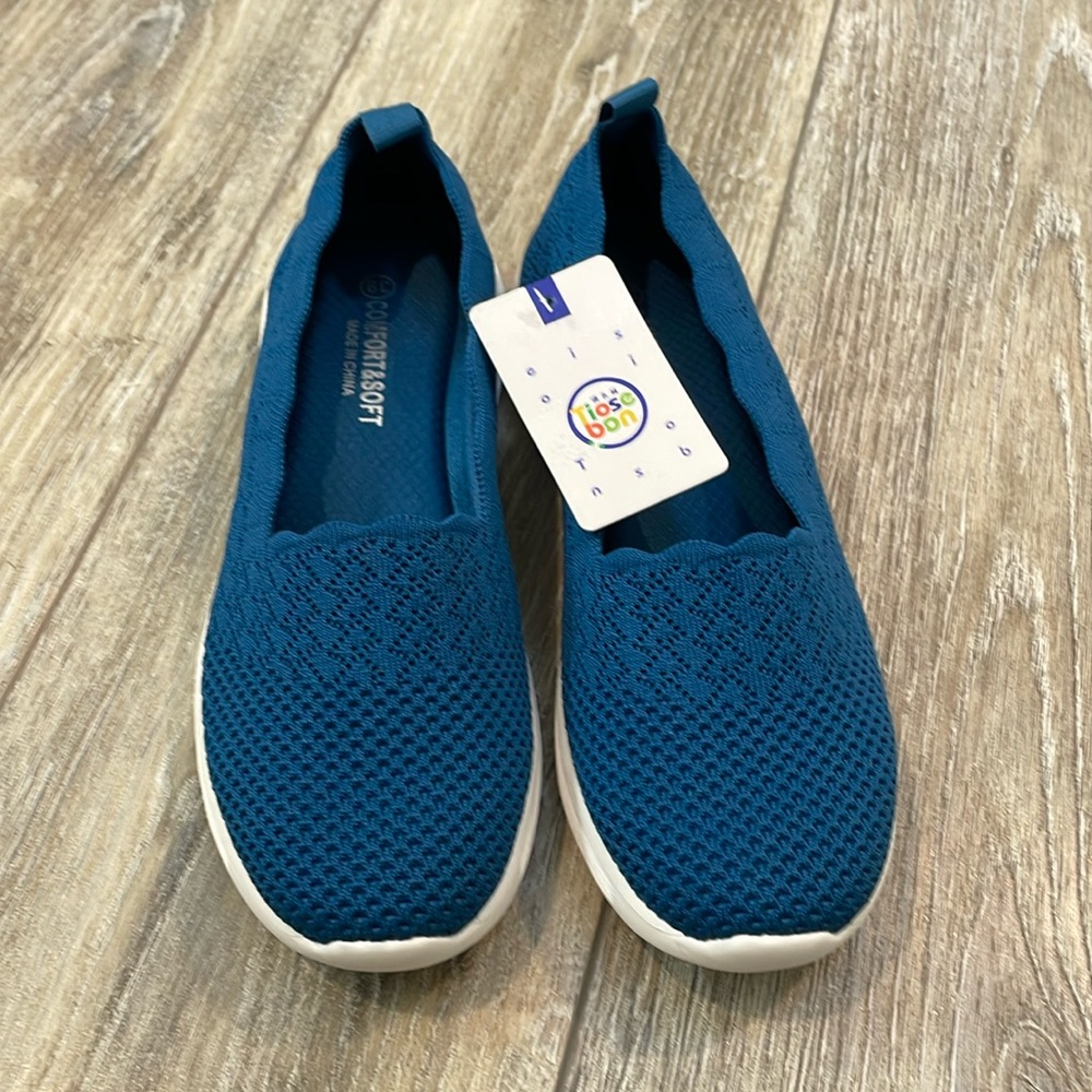 Brand new, slip on sneakers. Size 7.5-8 (39).
